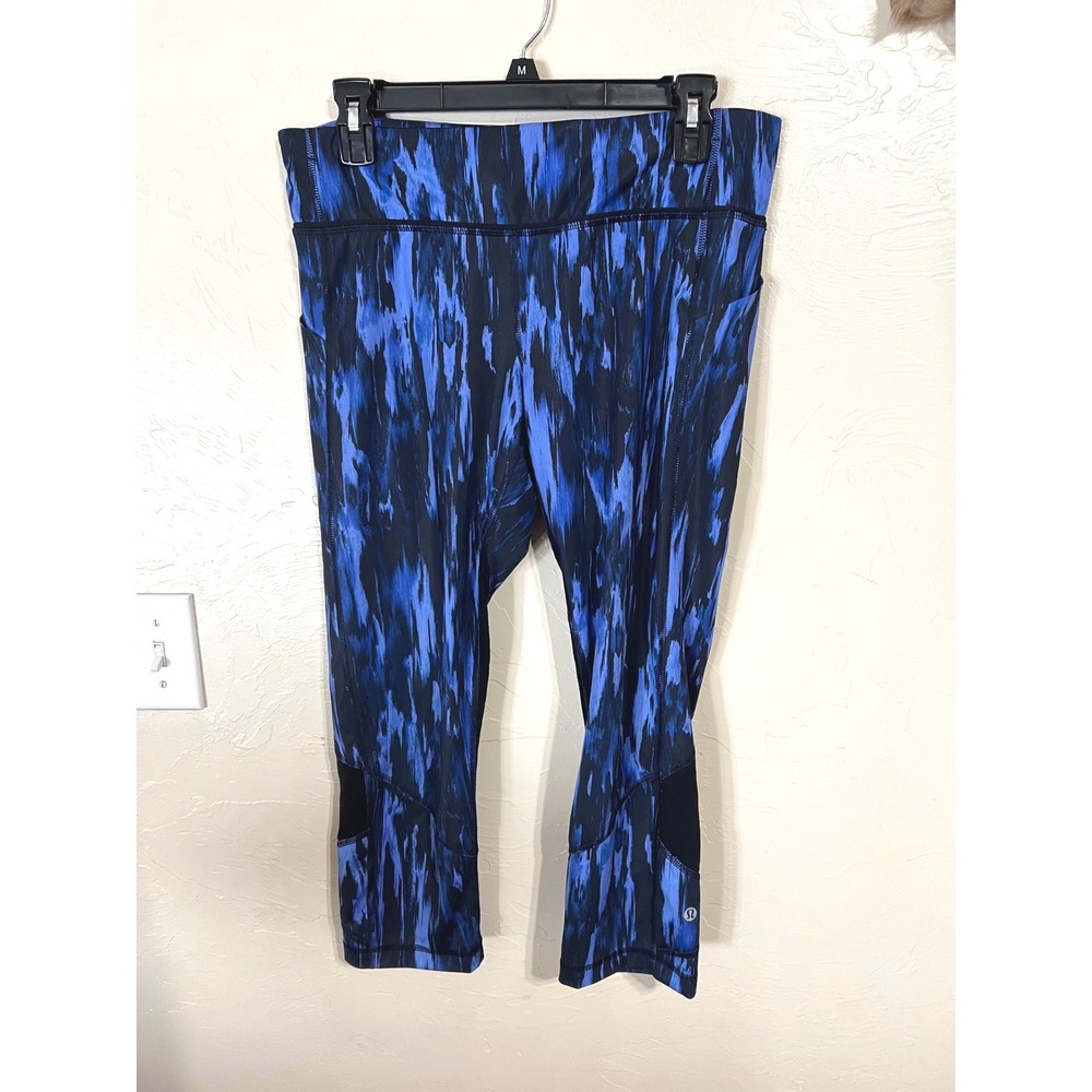 Lululemon Blue Black Abstract Print Crop Leggings Pace Rival  animal sprinkler